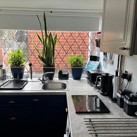 Double Room In Great Barr Near M5 - M6 - Parking - Tv Bed-Garden Birmingham Exterior photo